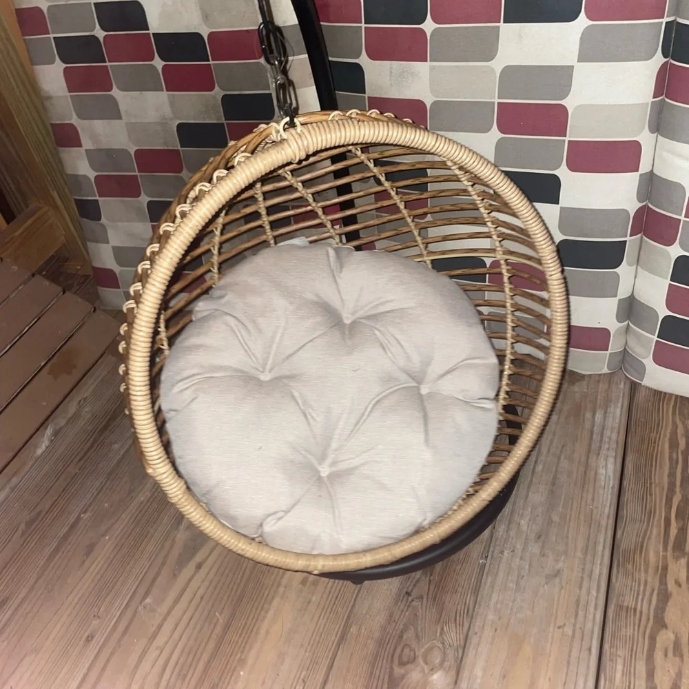 COPY - Kitty swinging bed